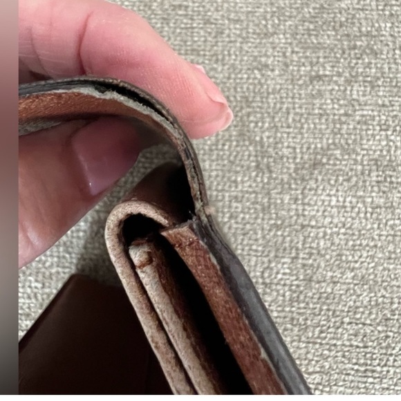 AUTHENTIC LV MONO SARAH WALLET - Picture 11 of 14